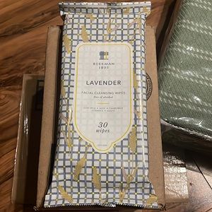 Beekman 1802 facial cleansing wipes